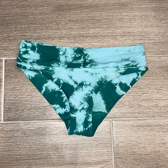 Frankies Bikinis x FP - green tie dye -  SM & XS - Picture 6 of 10